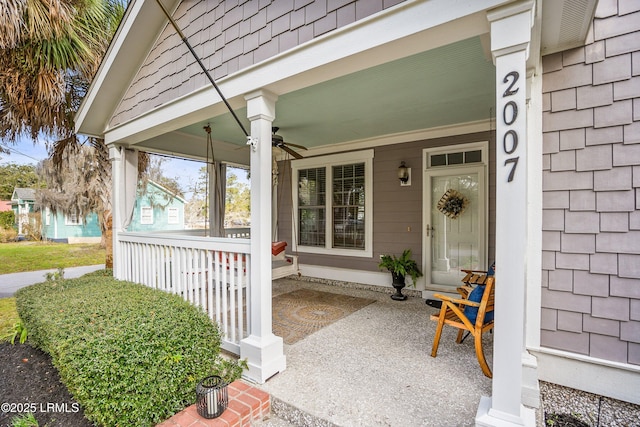 view of exterior entry featuring covered porch and a ceiling fan