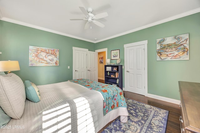 bedroom with crown molding, dark hardwood / wood-style floors, and ceiling fan