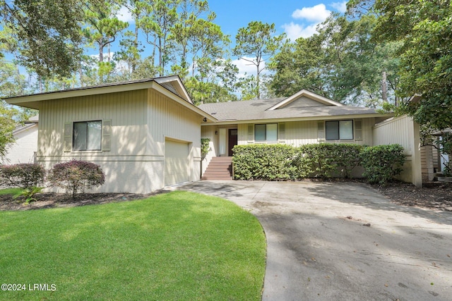 view of front of property featuring a garage and a front yard