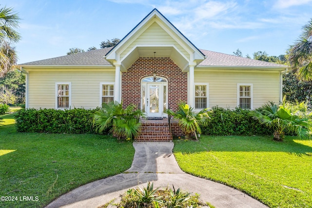 view of front of home with a front lawn