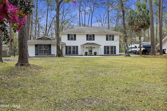 view of front facade featuring a front lawn