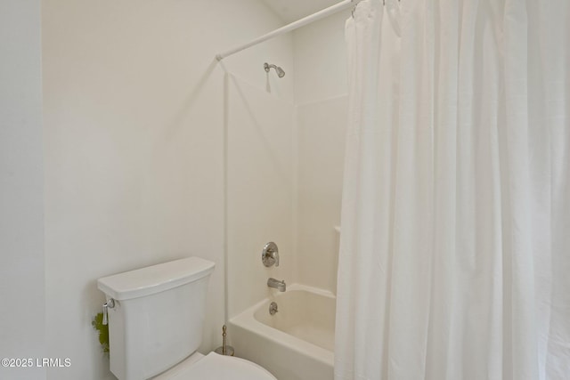 19 Brisbane Dr, Beaufort, SC 29902 - bathroom featuring toilet and shower / bath combo