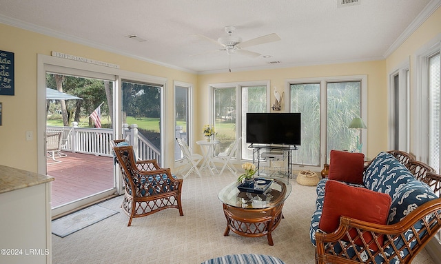 sunroom with ceiling fan