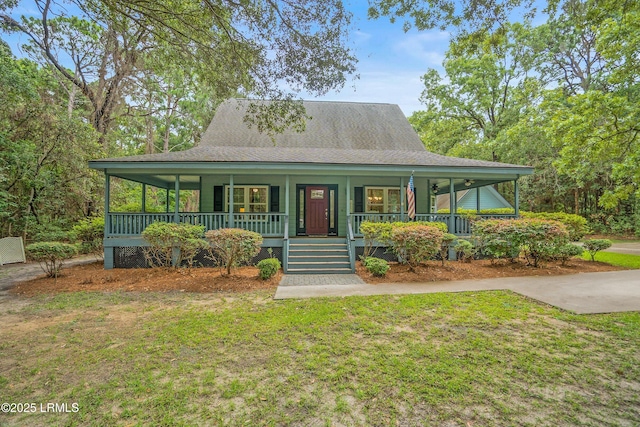 21 Planters Cir, Beaufort, SC 29907 - farmhouse featuring a porch and a front lawn