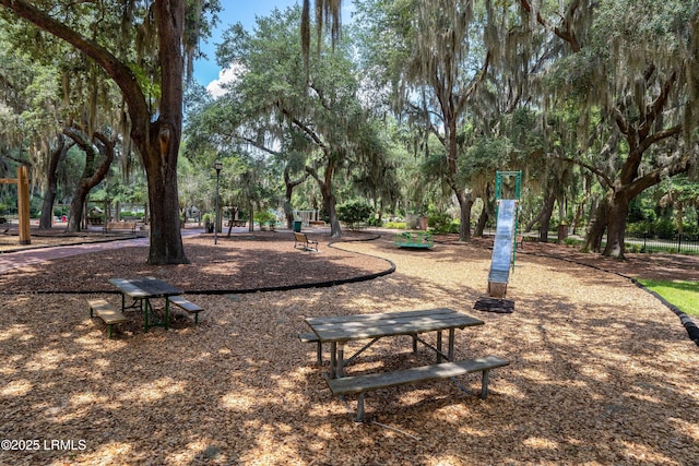 2211 Wilson Dr, Beaufort, SC 29902 - surrounding community