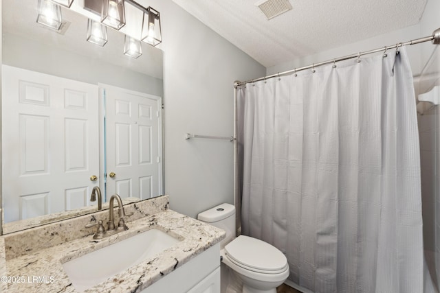 full bath with visible vents, toilet, vanity, a shower with curtain, and a textured ceiling