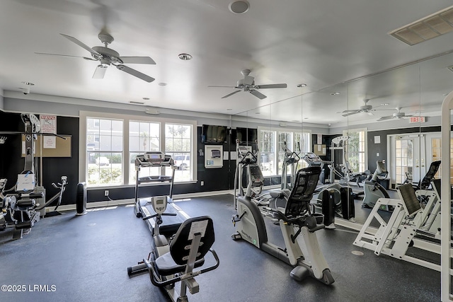 workout area featuring visible vents, a healthy amount of sunlight, baseboards, and ceiling fan