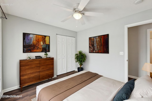 bedroom featuring ceiling fan, a closet, baseboards, and wood finished floors