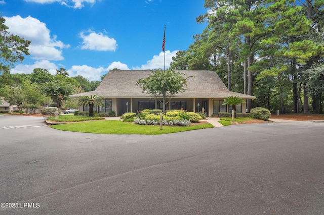 5 Gumtree Rd Unit I-32, Hilton Head Island, SC 29926 - farmhouse inspired home with a front yard