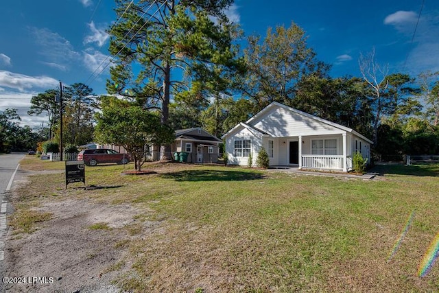 view of front facade with a porch and a front lawn