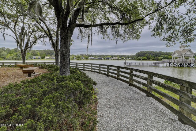 view of yard featuring a water view