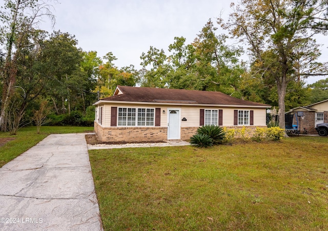 ranch-style house with a front yard