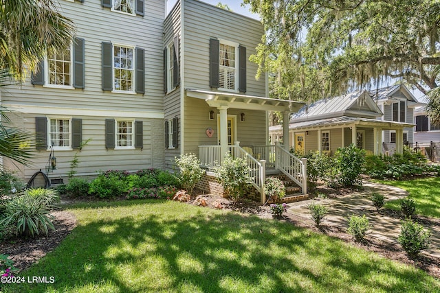 view of front facade with a front yard