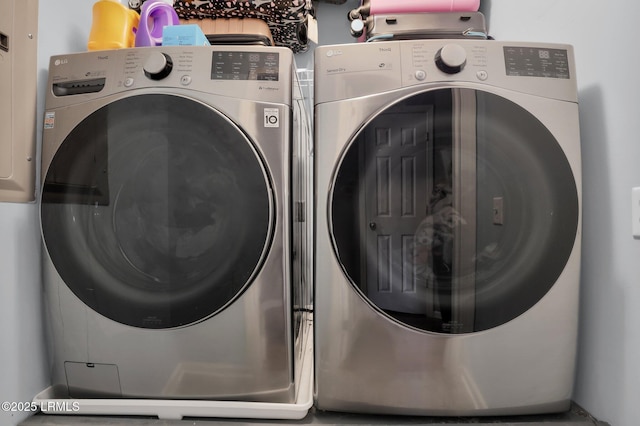 laundry room with laundry area and washer and clothes dryer