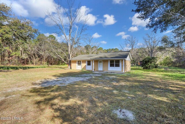 144 Middlefield Cir, Seabrook, SC 29940 - view of front facade with covered porch, driveway, and a front yard