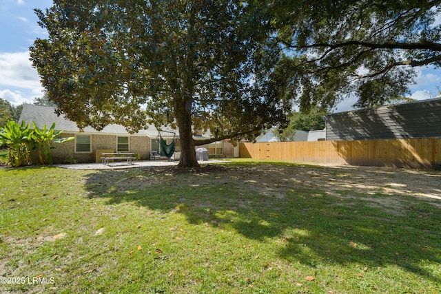 view of yard featuring a patio