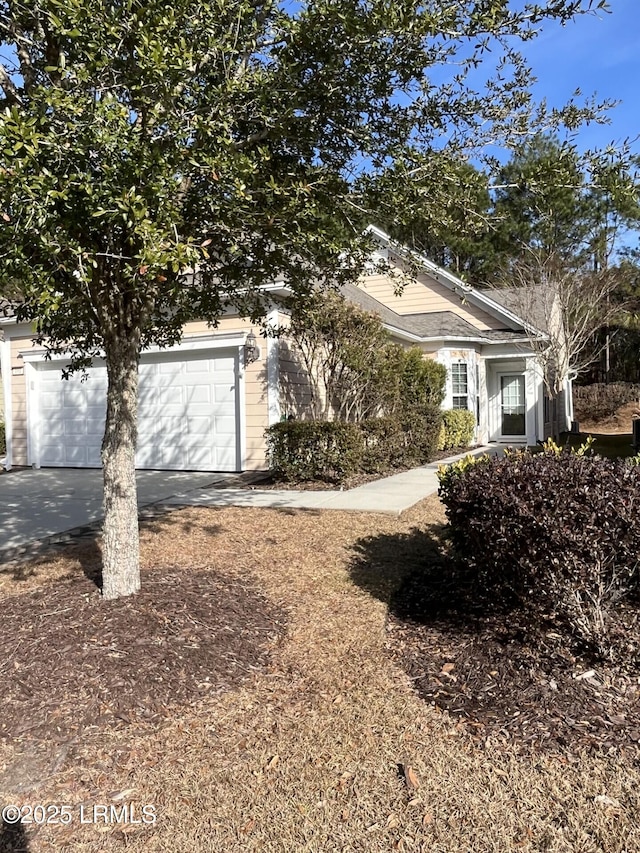 view of front facade featuring a garage