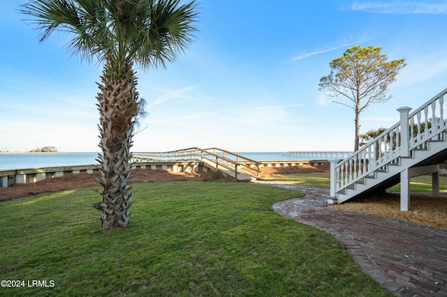 view of yard featuring a water view