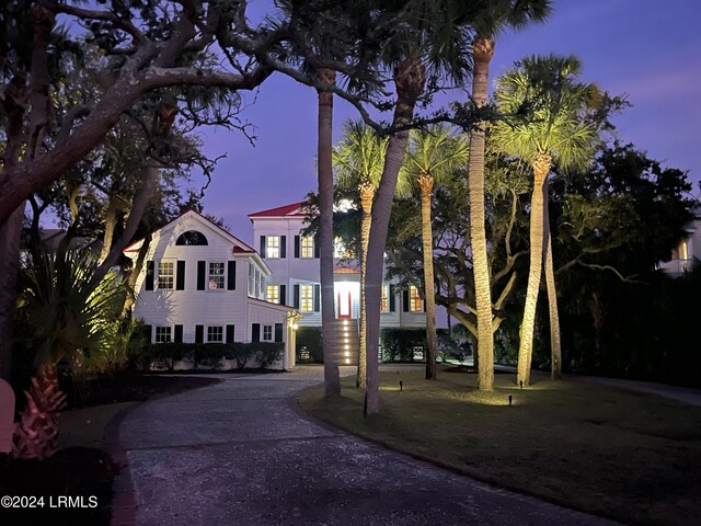 view of front facade