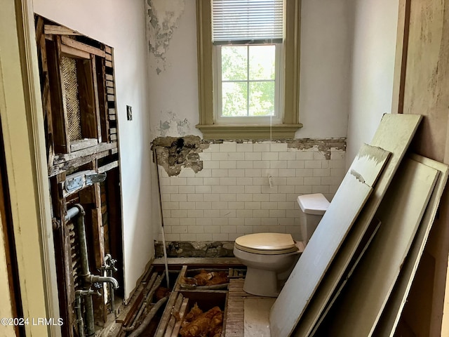 901 7th St W, Fairfax, SC 29827 - bathroom with tile walls and toilet