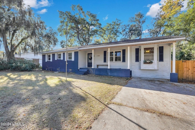 ranch-style home with a porch and a front lawn