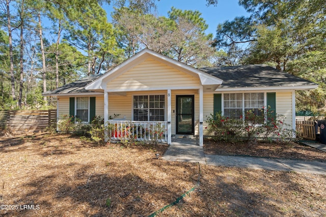 view of front of house with covered porch and fence