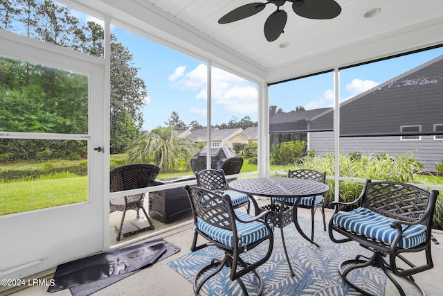 sunroom / solarium featuring ceiling fan