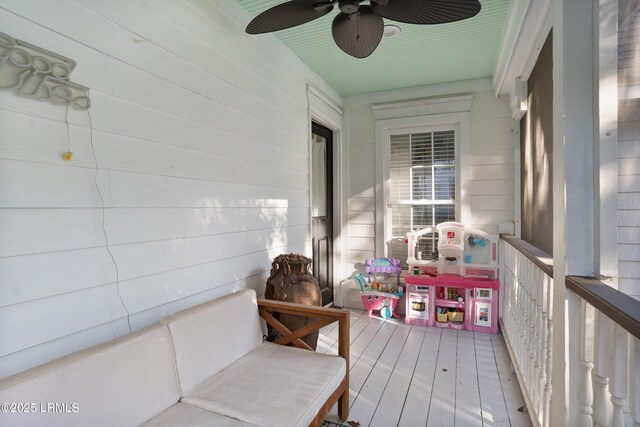 sunroom / solarium with ceiling fan