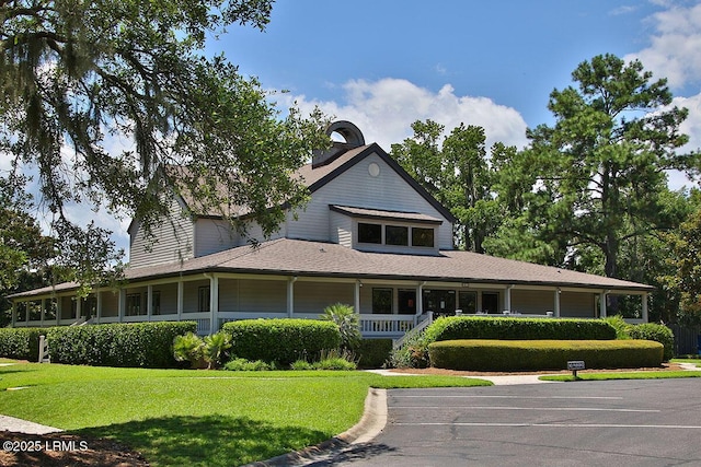 1 Royal James Dr, Hilton Head Island, SC 29926 - farmhouse with a front lawn