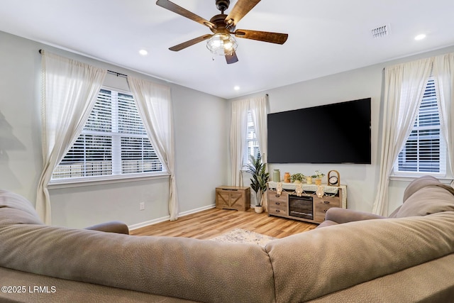 living area featuring recessed lighting, visible vents, ceiling fan, wood finished floors, and baseboards