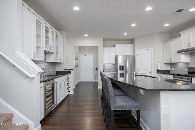 145 Rudder Run, Bluffton, SC 29910 - kitchen featuring appliances with stainless steel finishes, beverage cooler, under cabinet range hood, baseboards, and backsplash
