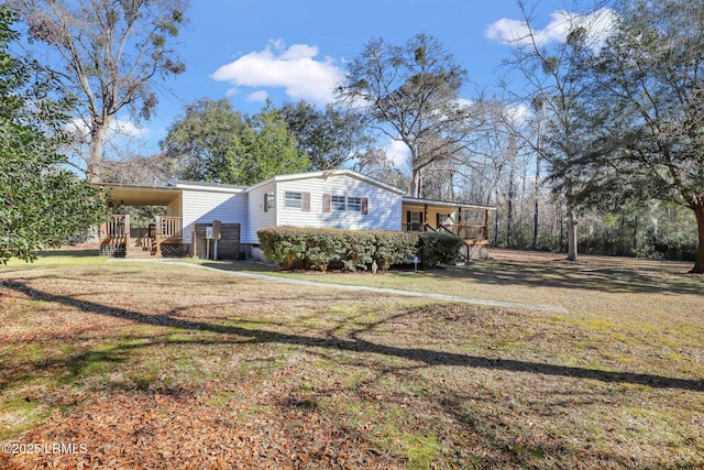 view of front facade with a porch and a front yard