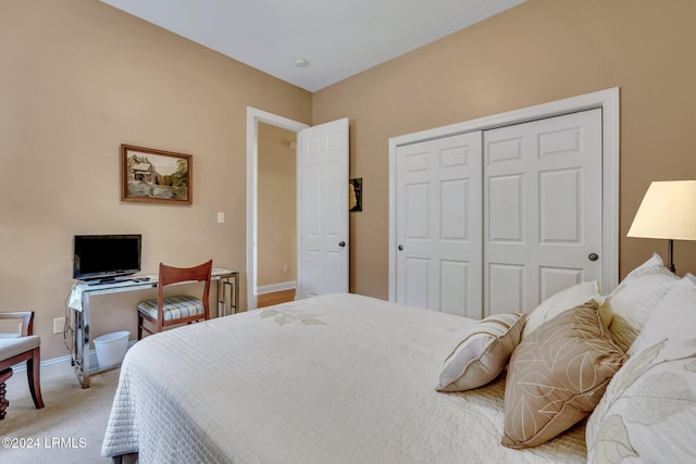 bedroom featuring carpet floors and a closet