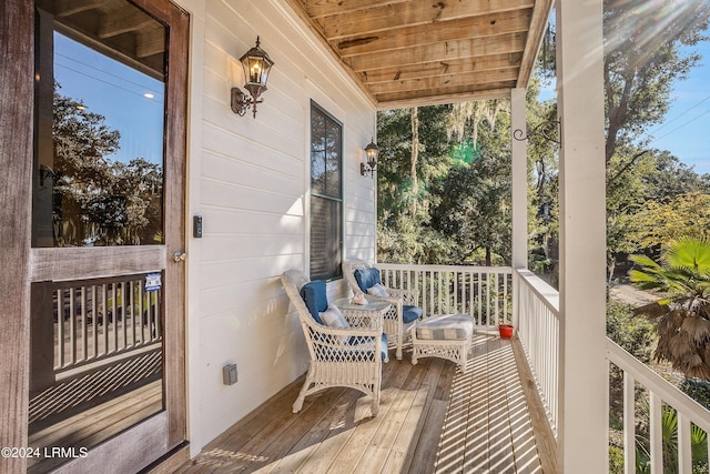 balcony featuring covered porch