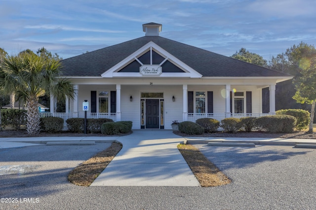 view of front of property featuring a porch