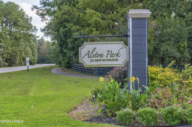 community sign with a yard