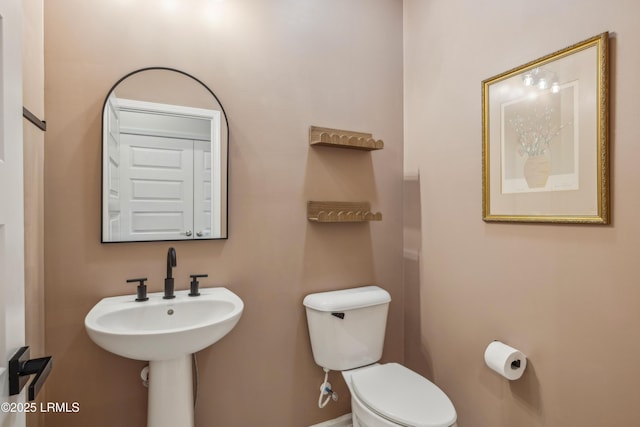 bathroom featuring toilet and sink