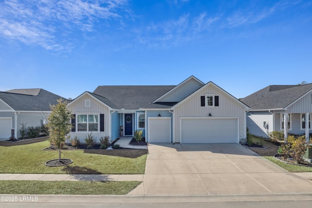 view of front of home featuring a front yard