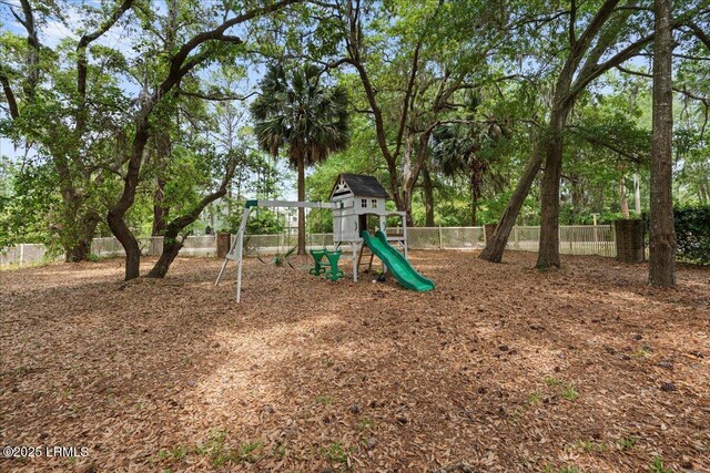 56 Timbercrest Cir, Hilton Head Island, SC 29926 - community playground with fence