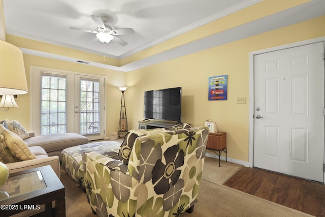 4924 Bluffton Pkwy Unit 18-202, Bluffton, SC 29910 - living room featuring a ceiling fan, crown molding, and wood finished floors