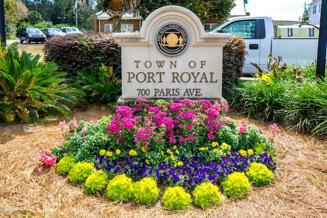 view of community / neighborhood sign