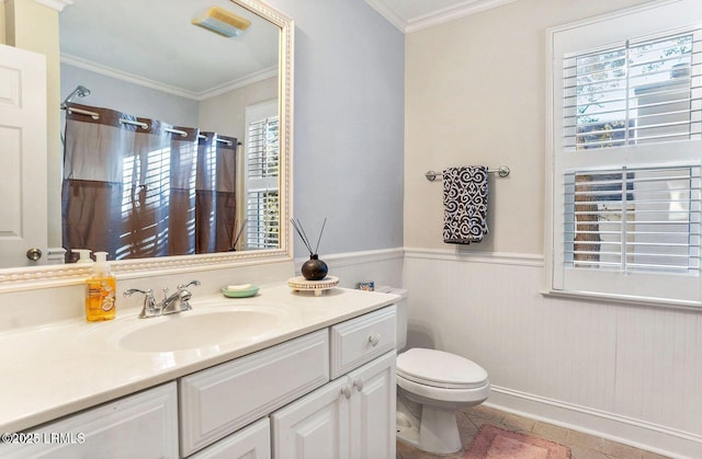 full bath with wainscoting, toilet, ornamental molding, curtained shower, and vanity