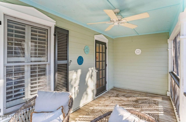 sunroom / solarium with a ceiling fan