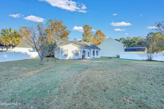 ranch-style house featuring a front lawn