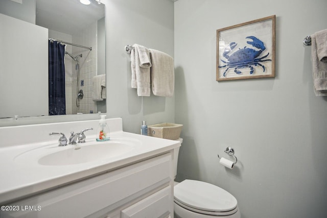 bathroom featuring a shower with curtain, vanity, and toilet