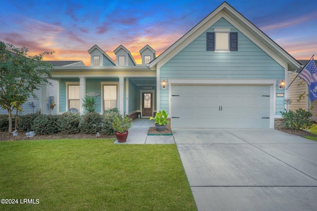 view of front facade featuring a garage and a yard