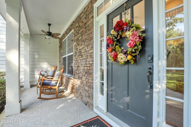 property entrance with ceiling fan and a porch