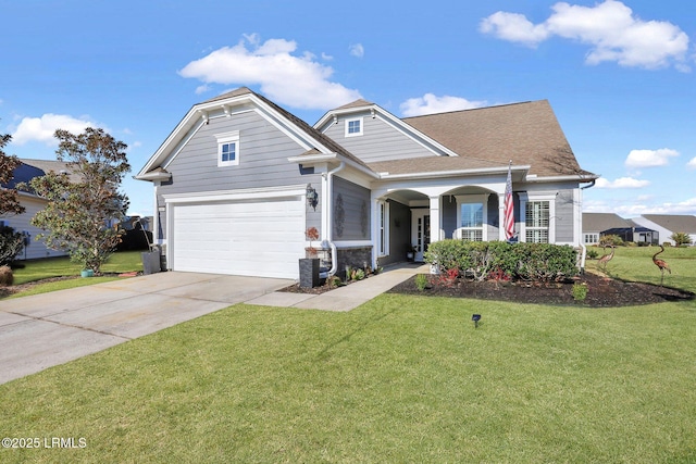 view of front facade featuring a front yard, an attached garage, driveway, and roof with shingles