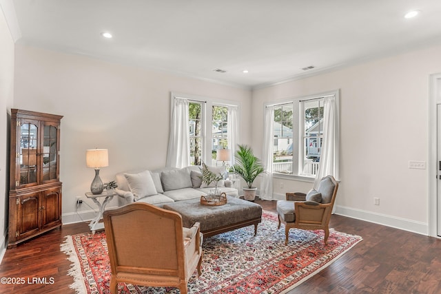 living area with dark wood-type flooring, recessed lighting, visible vents, and baseboards