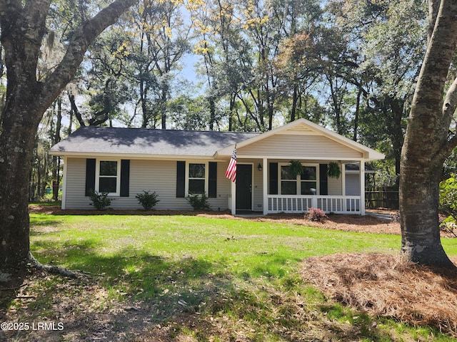 ranch-style house featuring a front lawn and a porch